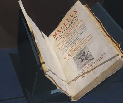 Libro exhibido en la exposición Impresiones del pensamiento Libro exhibido en la exposición Impresiones del pensamiento